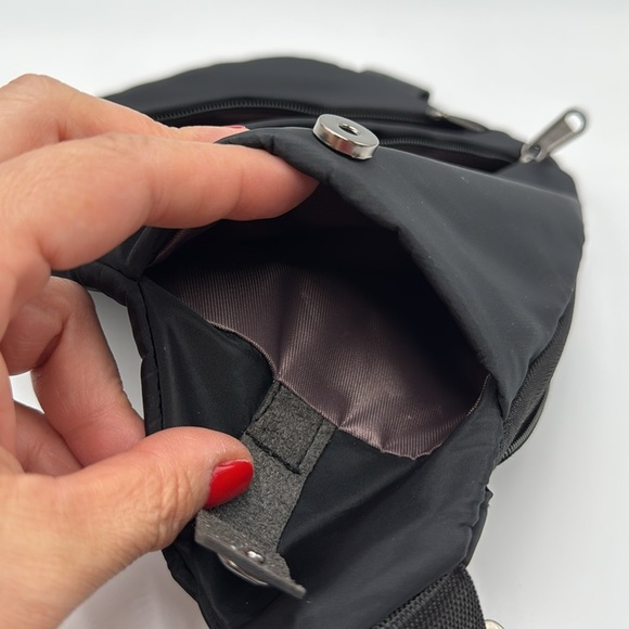 Brand New Lpnd Black Sling Crossbody Bag with Reflective Strap - Picture 6 of 11